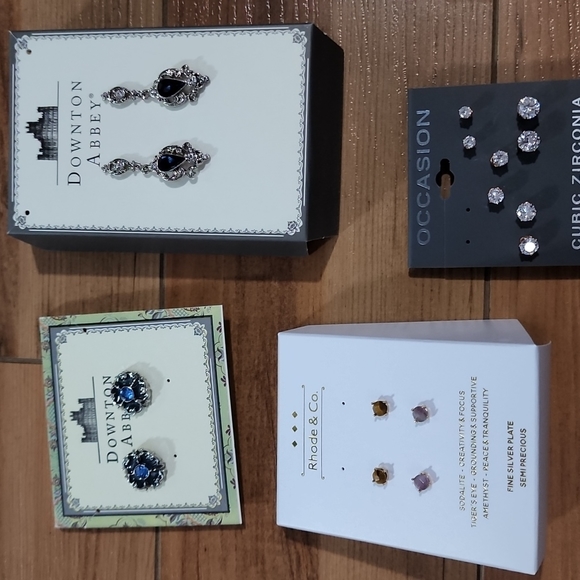 Jewelry - Picture 1 of 5